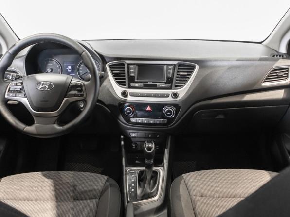 Hyundai Solaris II с пробегом 2018 года, цена 976 000 рублей, 196774 км, седан, Автокод Объявления