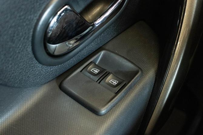 Renault Logan II Рестайлинг с пробегом 2020 года, цена 1 050 000 рублей, 87867 км, седан, Автокод Объявления