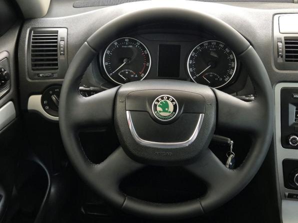 Skoda Octavia II (A5) Рестайлинг с пробегом 2011 года, цена 869 000 рублей, 225092 км, лифтбек, Автокод Объявления