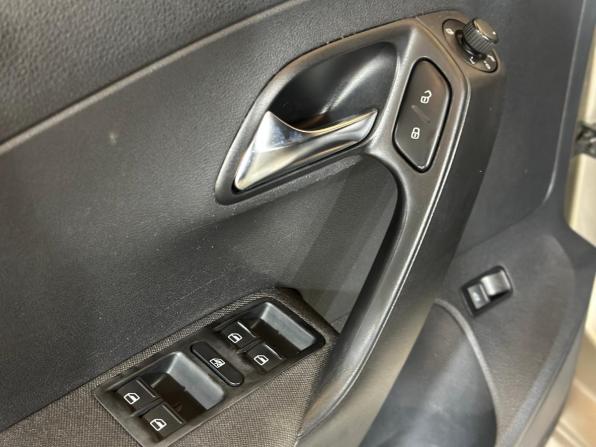 Volkswagen Polo V Рестайлинг с пробегом 2015 года, цена 799 000 рублей, 221246 км, седан, Автокод Объявления