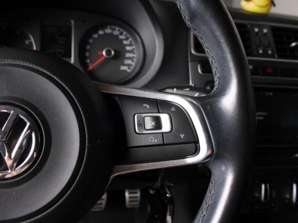 Volkswagen Polo V Рестайлинг с пробегом 2018 года, цена 1 400 000 рублей, 69555 км, седан, Автокод Объявления