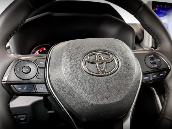 Toyota RAV4 V (XA50) с пробегом 2021 года, цена 3 590 000 рублей, 98544 км, внедорожник, Автокод Объявления