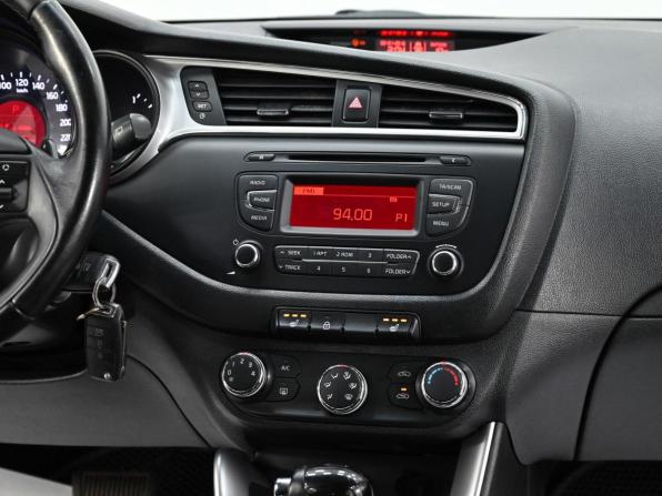 Kia Ceed II Рестайлинг с пробегом 2017 года, цена 849 000 рублей, 94258 км, хэтчбек, Автокод Объявления
