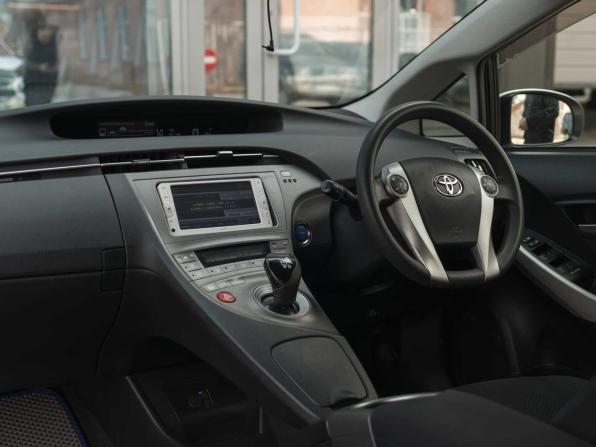 Toyota Prius III Рестайлинг (XW30) с пробегом 2012 года, цена 1 010 000 рублей, 180225 км, лифтбек, Автокод Объявления