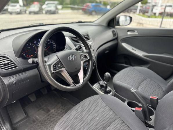 Hyundai Solaris I с пробегом 2014 года, цена 865 000 рублей, 176328 км, седан, Автокод Объявления