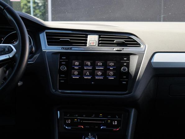Volkswagen Tiguan II Рестайлинг с пробегом 2021 года, цена 2 899 000 рублей, 77171 км, внедорожник, Автокод Объявления