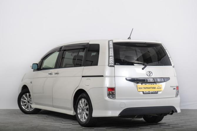 Toyota ISis I Рестайлинг с пробегом 2012 года, цена 1 399 000 рублей, 148000 км, компактвэн, Автокод Объявления