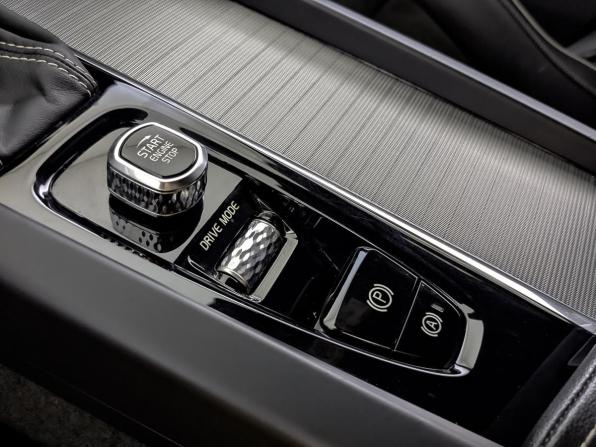 Volvo XC60 II с пробегом 2018 года, цена 3 300 000 рублей, 101399 км, внедорожник, Автокод Объявления