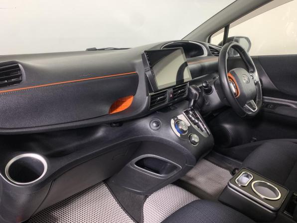 Toyota Sienta II Рестайлинг с пробегом 2018 года, цена 1 210 000 рублей, 181686 км, компактвэн, Автокод Объявления