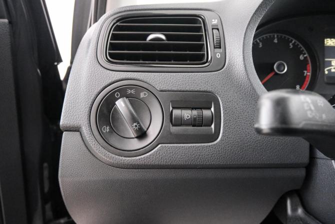 Volkswagen Polo V Рестайлинг с пробегом 2016 года, цена 1 099 000 рублей, 122300 км, седан, Автокод Объявления