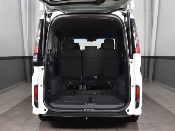 Honda Stepwgn V Рестайлинг с пробегом 2018 года, цена 2 375 995 рублей, 80752 км, минивэн, Автокод Объявления
