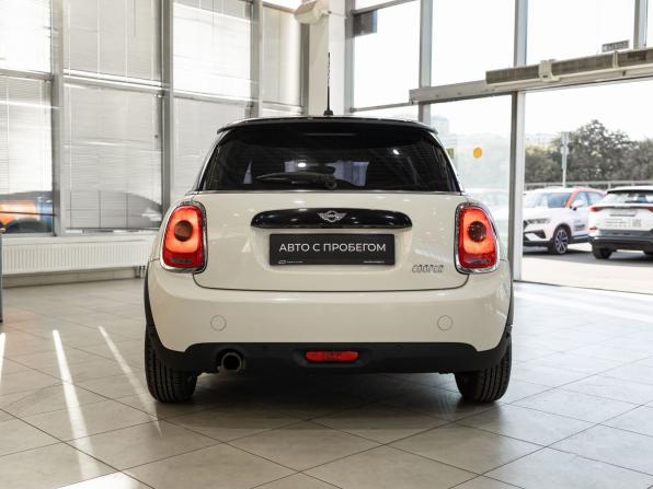 Mini Hatch III (F55/F56) с пробегом 2017 года, цена 1 540 000 рублей, 148677 км, хэтчбек, Автокод Объявления