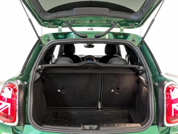 Mini Hatch III (F55/F56) Рестайлинг с пробегом 2021 года, цена 2 250 000 рублей, 77313 км, хэтчбек, Автокод Объявления