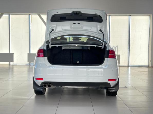 Volkswagen Jetta VI Рестайлинг с пробегом 2018 года, цена 1 590 000 рублей, 124318 км, седан, Автокод Объявления