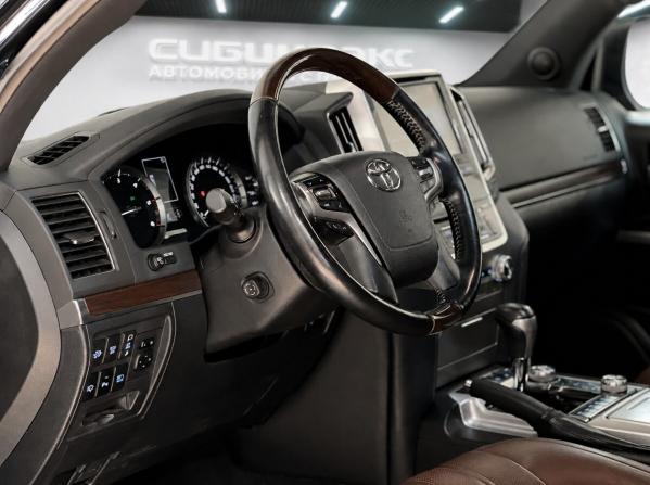 Toyota Land Cruiser 200 Series Рестайлинг 2 с пробегом 2019 года, цена 10 699 000 рублей, 33598 км, внедорожник, Автокод Объявления