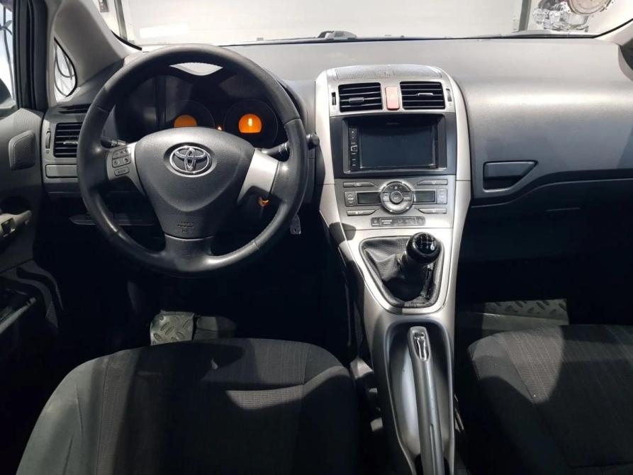 Toyota Auris I Москва  - изображение 7