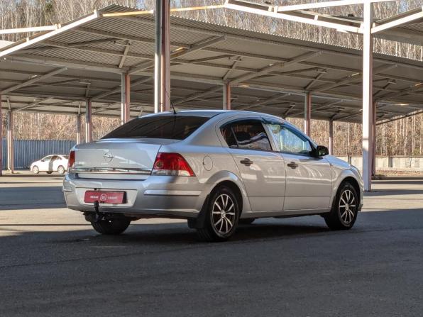 Opel Astra H Рестайлинг с пробегом 2010 года, цена 659 900 рублей, 250700 км, седан, Автокод Объявления