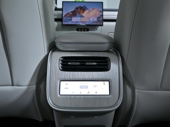 Exeed Exlantix ET с пробегом 2025 года, цена 5 500 000 рублей, 12000 км, внедорожник, Автокод Объявления