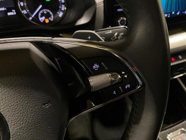 Skoda Octavia IV (A8) с пробегом 2021 года, цена 2 449 000 рублей, 77480 км, лифтбек, Автокод Объявления