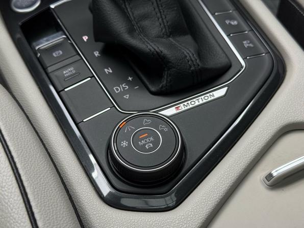 Volkswagen Tiguan II с пробегом 2019 года, цена 4 099 000 рублей, 75563 км, внедорожник, Автокод Объявления