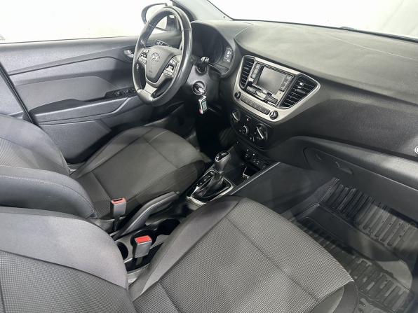 Hyundai Solaris II с пробегом 2017 года, цена 1 360 000 рублей, 95000 км, седан, Автокод Объявления