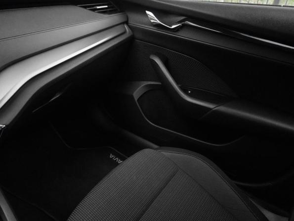 Skoda Octavia IV (A8) с пробегом 2021 года, цена 2 099 000 рублей, 76129 км, лифтбек, Автокод Объявления