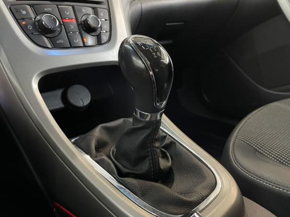 Opel Astra J с пробегом 2012 года, цена 880 000 рублей, 176135 км, хэтчбек, Автокод Объявления