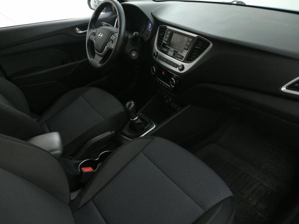 Hyundai Solaris II с пробегом 2017 года, цена 1 049 000 рублей, 151500 км, седан, Автокод Объявления