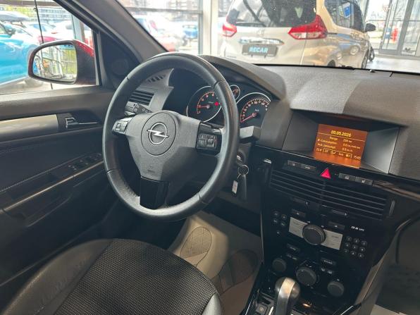 Opel Astra H Рестайлинг с пробегом 2010 года, цена 650 000 рублей, 141700 км, хэтчбек, Автокод Объявления
