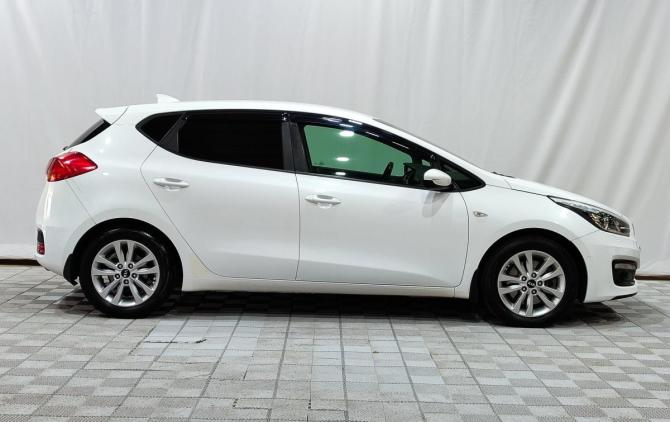 Kia Ceed II Рестайлинг с пробегом 2017 года, цена 1 500 000 рублей, 93000 км, хэтчбек, Автокод Объявления