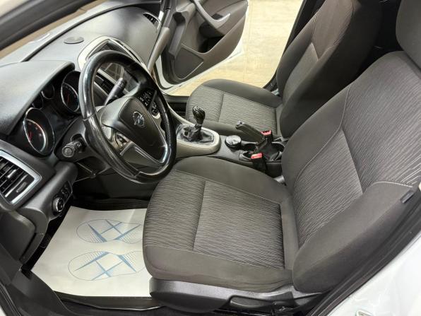Opel Astra J Рестайлинг с пробегом 2012 года, цена 580 000 рублей, 230236 км, седан, Автокод Объявления