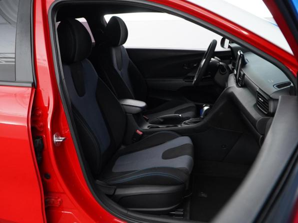 Hyundai Veloster II с пробегом 2018 года, цена 1 577 077 рублей, 153068 км, хэтчбек, Автокод Объявления