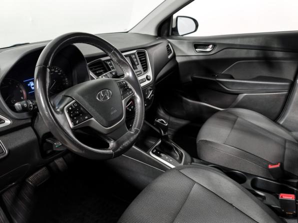 Hyundai Solaris II с пробегом 2017 года, цена 1 362 000 рублей, 100300 км, седан, Автокод Объявления