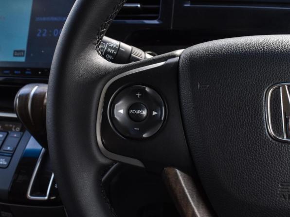 Honda Stepwgn V с пробегом 2015 года, цена 1 480 000 рублей, 266158 км, минивэн, Автокод Объявления