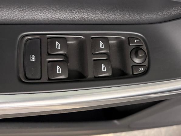 Volvo S60 II Рестайлинг с пробегом 2015 года, цена 1 599 000 рублей, 90098 км, седан, Автокод Объявления