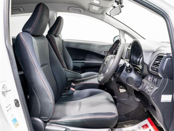Toyota Ractis II с пробегом 2010 года, цена 1 080 000 рублей, 141249 км, хэтчбек, Автокод Объявления