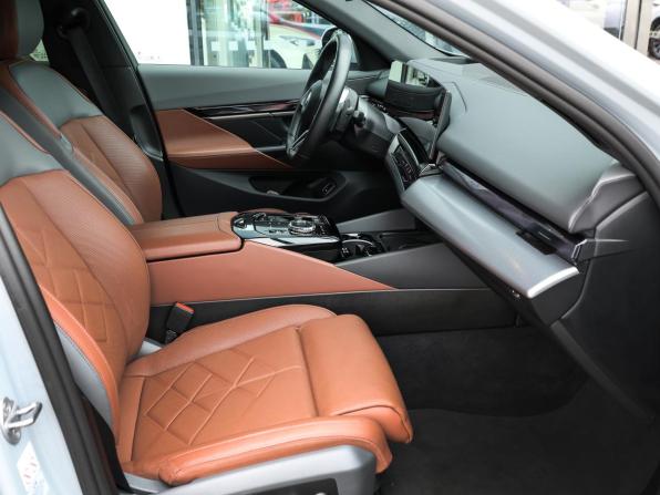 BMW 5 серии VIII (G60/G61/G68) с пробегом 2024 года, цена 7 400 000 рублей, 18096 км, седан, Автокод Объявления