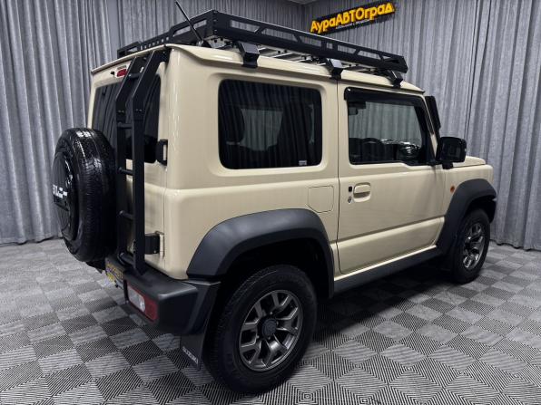 Suzuki Jimny IV с пробегом 2022 года, цена 2 550 000 рублей, 28878 км, внедорожник, Автокод Объявления