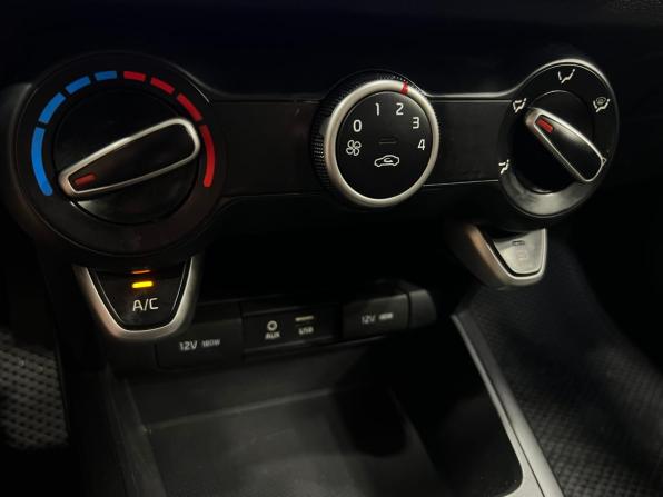 Kia Rio IV с пробегом 2018 года, цена 1 480 000 рублей, 86500 км, седан, Автокод Объявления