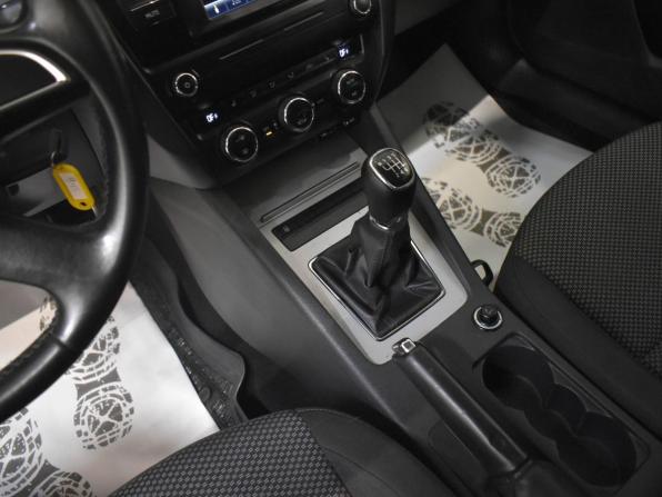 Skoda Octavia III (A7) с пробегом 2015 года, цена 990 000 рублей, 213385 км, лифтбек, Автокод Объявления