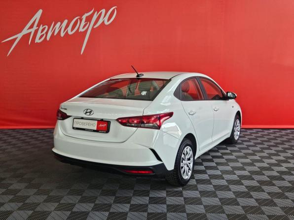 Hyundai Solaris II Рестайлинг с пробегом 2021 года, цена 1 399 000 рублей, 129703 км, седан, Автокод Объявления