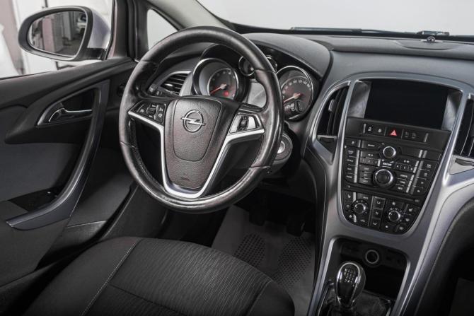 Opel Astra J с пробегом 2011 года, цена 729 000 рублей, 261228 км, универсал, Автокод Объявления