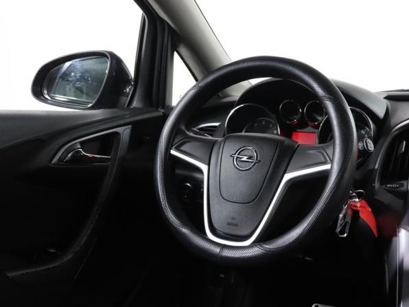 Opel Astra J Рестайлинг с пробегом 2013 года, цена 599 000 рублей, 184773 км, хэтчбек, Автокод Объявления