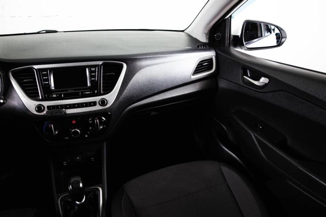 Hyundai Solaris II с пробегом 2017 года, цена 749 000 рублей, 273000 км, седан, Автокод Объявления