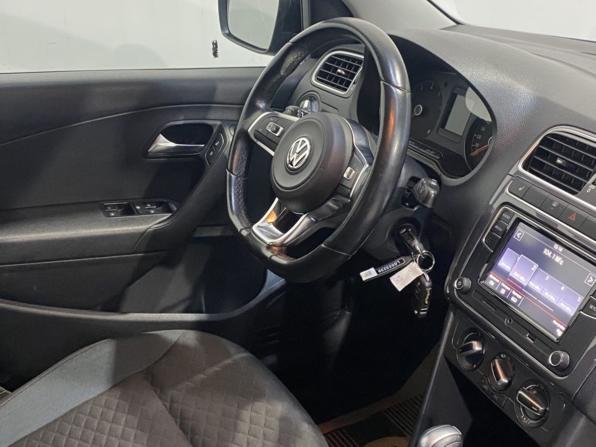 Volkswagen Polo V Рестайлинг с пробегом 2019 года, цена 1 525 000 рублей, 56360 км, седан, Автокод Объявления