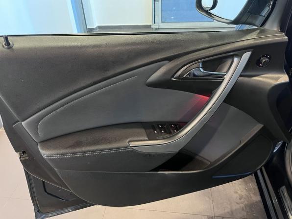 Opel Astra J Рестайлинг с пробегом 2013 года, цена 670 000 рублей, 221136 км, седан, Автокод Объявления