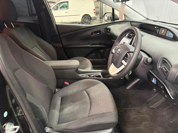 Toyota Prius IV (XW50) с пробегом 2016 года, цена 1 497 000 рублей, 176614 км, лифтбек, Автокод Объявления