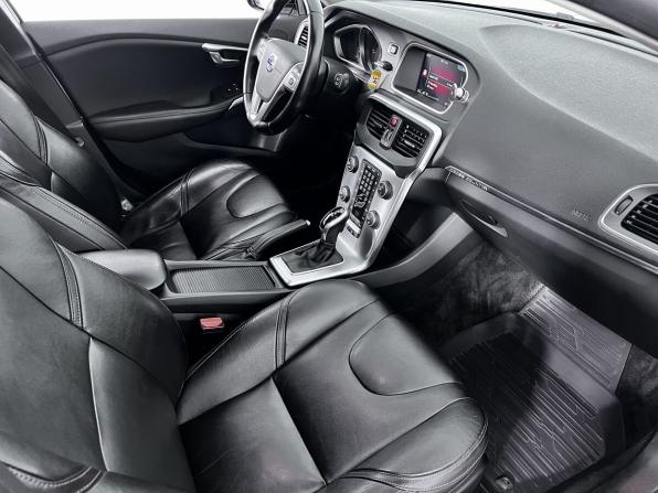 Volvo V40 Cross Country I Рестайлинг с пробегом 2016 года, цена 1 500 000 рублей, 212582 км, хэтчбек, Автокод Объявления