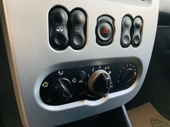 Renault Sandero I с пробегом 2011 года, цена 650 000 рублей, 109000 км, хэтчбек, Автокод Объявления