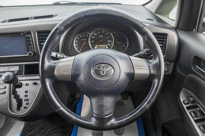 Toyota Wish I с пробегом 2004 года, цена 899 000 рублей, 210000 км, компактвэн, Автокод Объявления